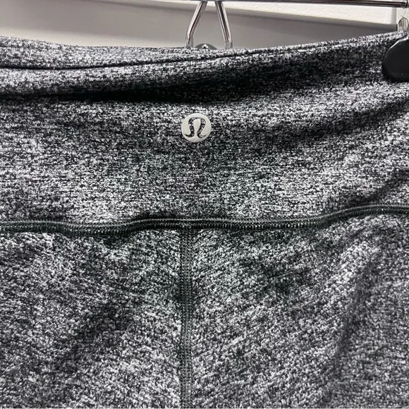 ⬇️$45‎ Lululemon great size 2 leggings - Picture 4 of 4